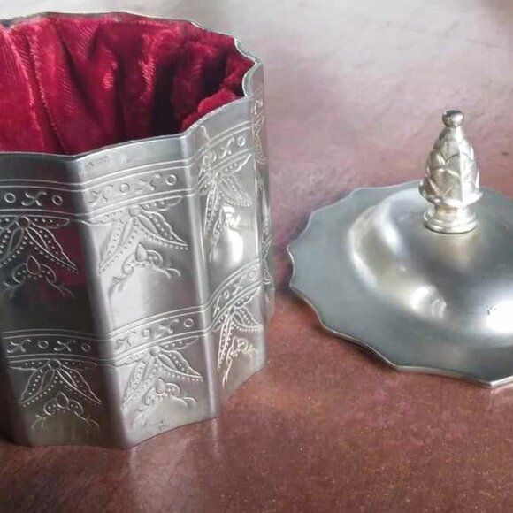 Godinger Silver Plated Etched Scalloped Pineapple Finial Lidded Trinket Box - Picture 9 of 11